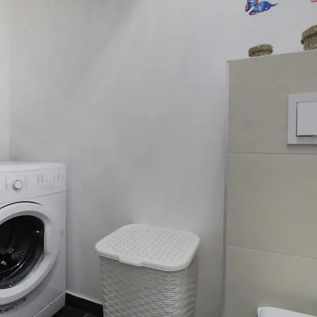 Appartement Beautiful In Okrug Gornji With Kitchen *
