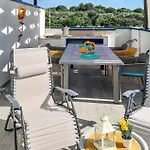 Apartment Amazing In Okrug Gornji *