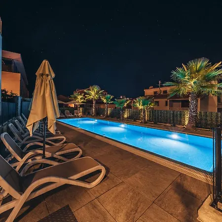 Beautiful In Okrug Gornji With Kitchen * Trogir
