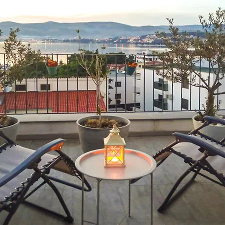 Lovely In Okrug Gornji Apartment *