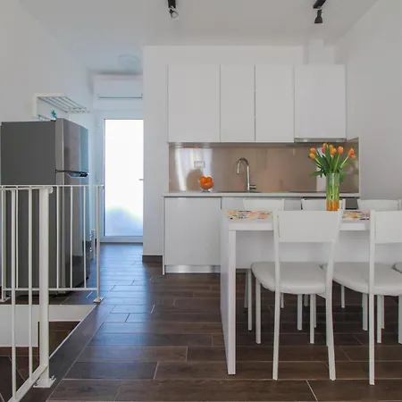 Apartment Beautiful In Okrug Gornji With Kitchen *