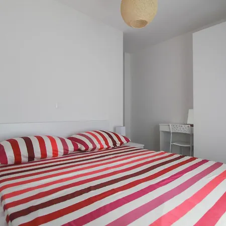 Apartment Beautiful In Okrug Gornji With Kitchen *