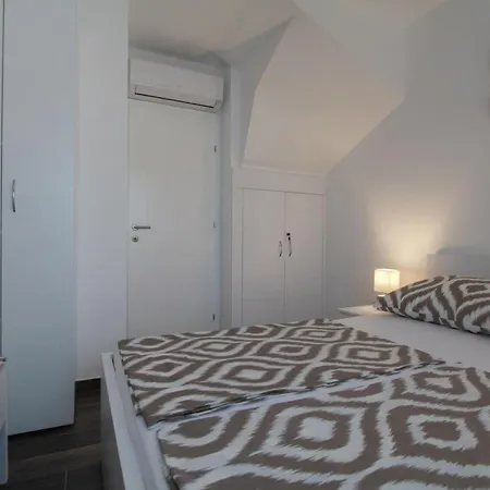 Lovely In Okrug Gornji