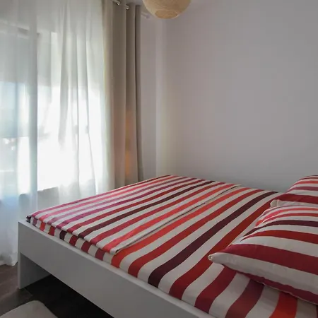 Beautiful In Okrug Gornji With Kitchen Apartment