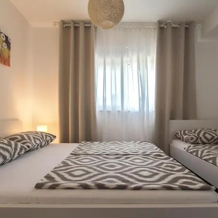 Apartment Beautiful In Okrug Gornji With Kitchen *